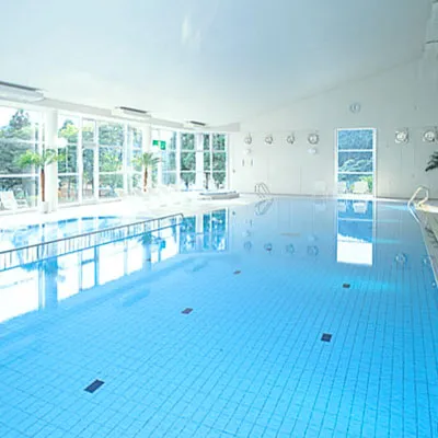 屋内温水プール