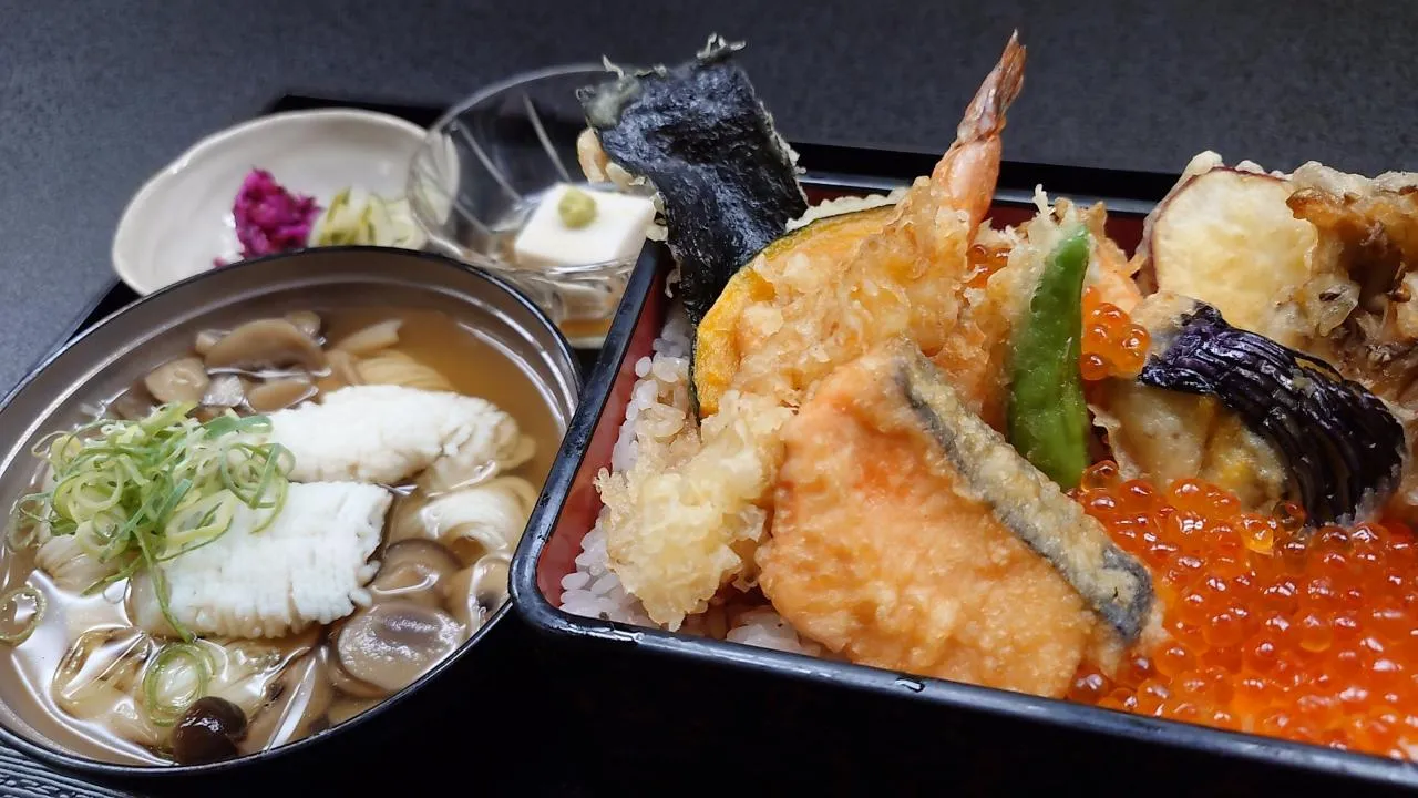 秋鮭の親子天重と名残鱧と木ノ子の煮麺